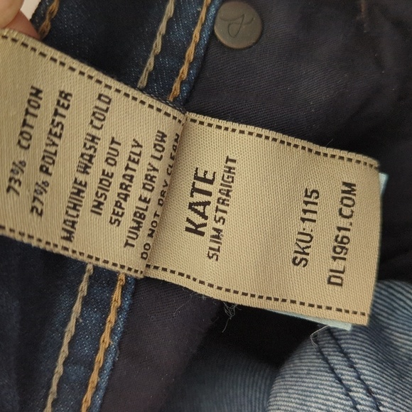 DL1961 4 Way Stretch 360 Comfort Kate Slim Straight Dark Wash Jeans EUC Size 27 - Picture 15 of 16